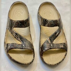 DAWGS Z Sandal women’s Size 9, great condition, clean interior. DAWGS Mossy Oak